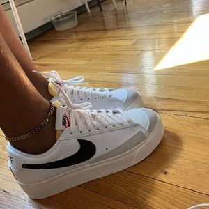 NEW IN BOX - NIKE WOMEN LOW PLATFORM BLAZER - BLACK - W 9 = M 7.5